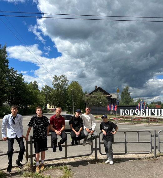Вас, с поступлением поздравляем,.
